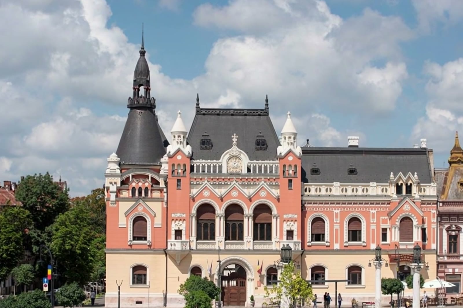Fațadă de palat, cadru din clipul Higgsfield furnizat